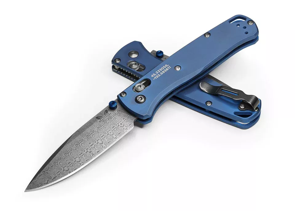 Benchmade 535 Bugout 3.24″ Damasteel Drop Point Blade Blue Anodized Titanium Handle – Limited Edition