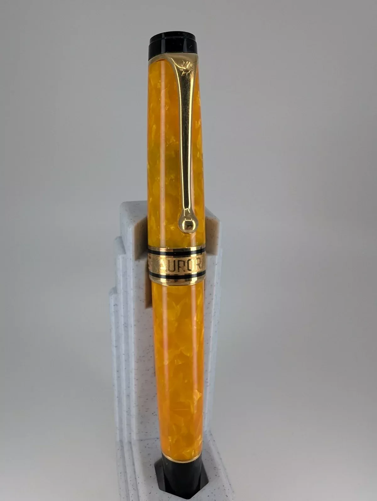 *Consignment* Aurora Optima Sole Limited Edition Fountain Pen 18k Gold Medium Nib