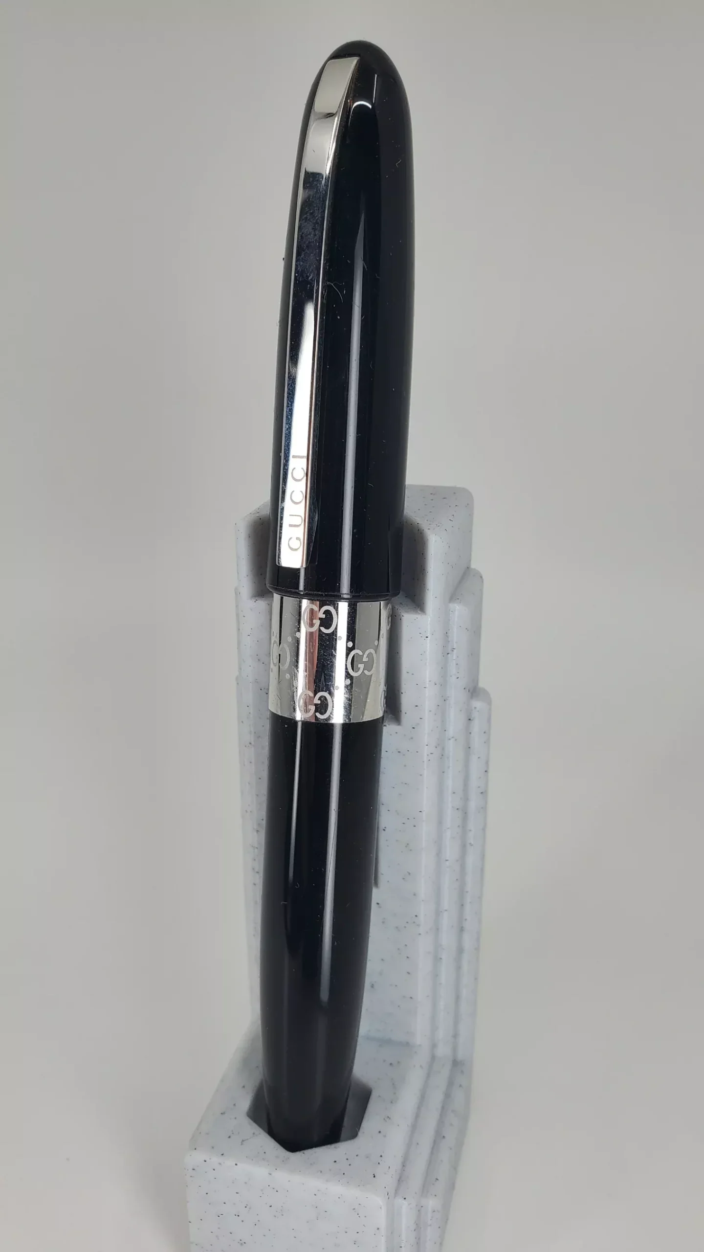 *Consignment* Gucci Sigaro Fountain Pen 18k Gold Medium Nib