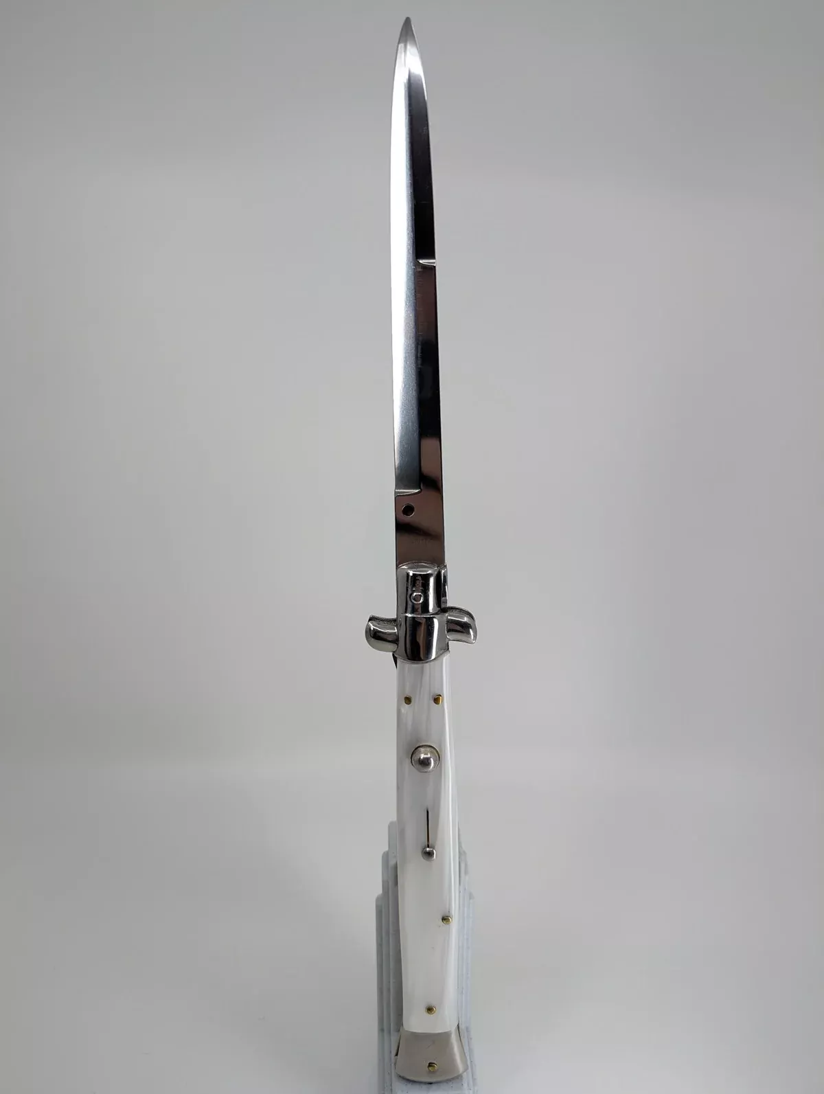 *Consignment* Italian Stiletto 6 in. Blade Acrylic Handle Auto Folding Knife