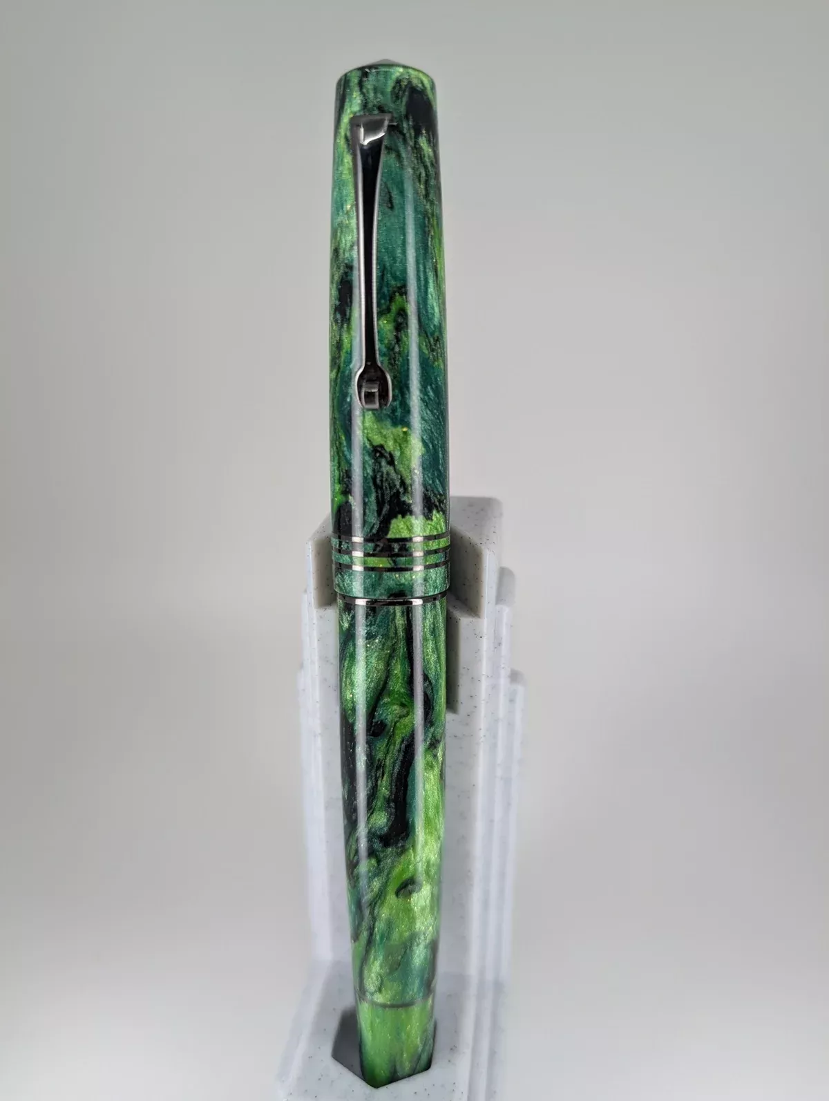 *Consignment* Leonardo Officina Italiana x Van Dieman’s Liquid Luck Boxed Set Fountain Pen w/ Bottle of Ink Extra Fine Nib