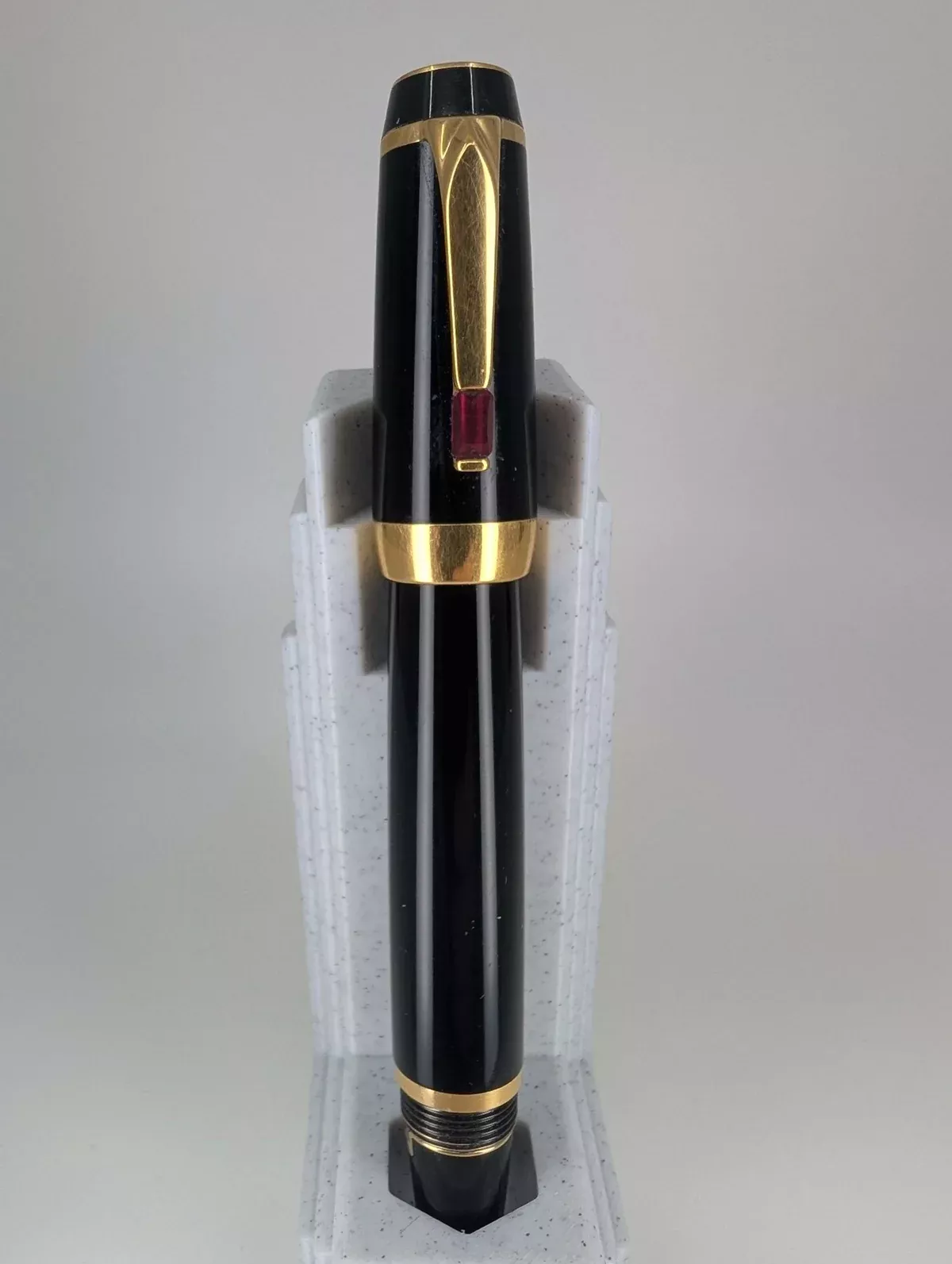*Consignment* Montblanc Boheme Ruby Retractable Fountain Pen 18k Gold Medium Nib