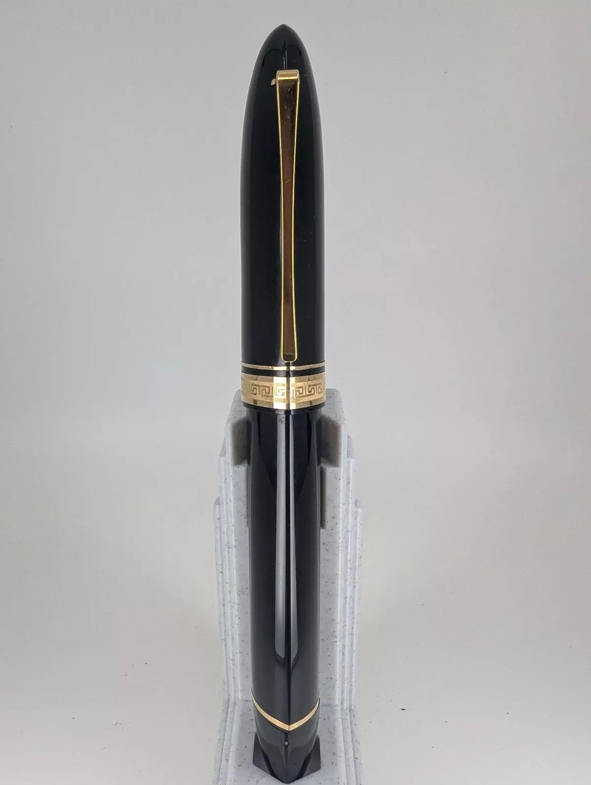 *Consignment* OMAS “360” Black Fountain Pen 18k Gold Medium Nib
