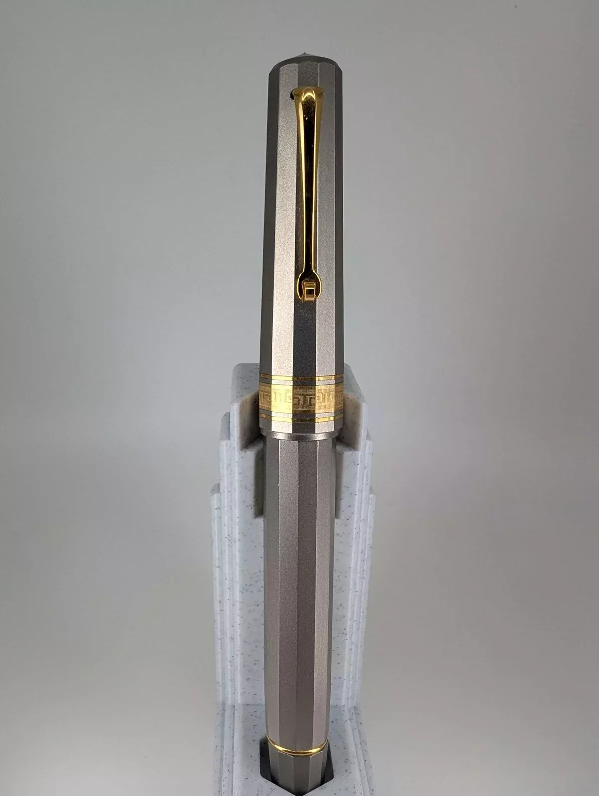 *Consignment* OMAS T2 75th Anniversary 2000 Fountain Pen 18k Gold Fine Nib