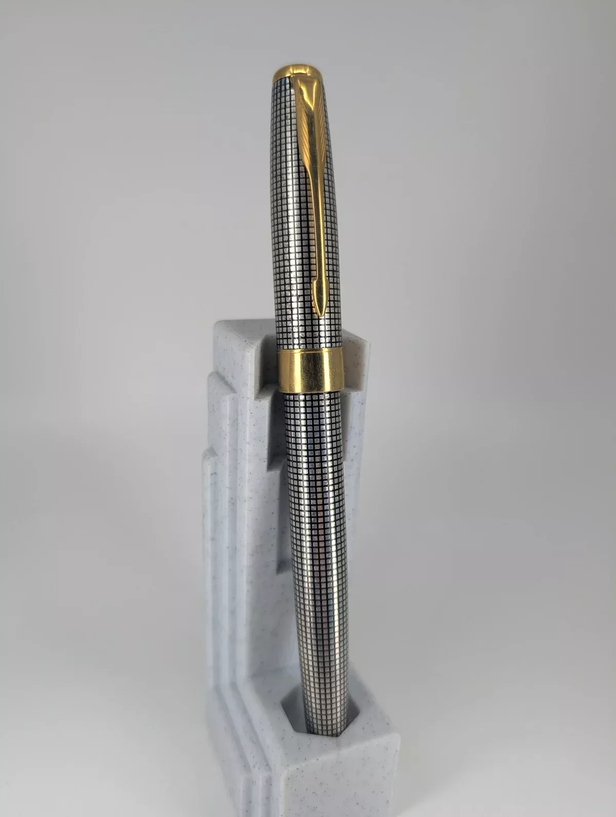 *Consignment* Parker Sonnet Cisele Silver Fountain Pen 18k Gold Medium Nib
