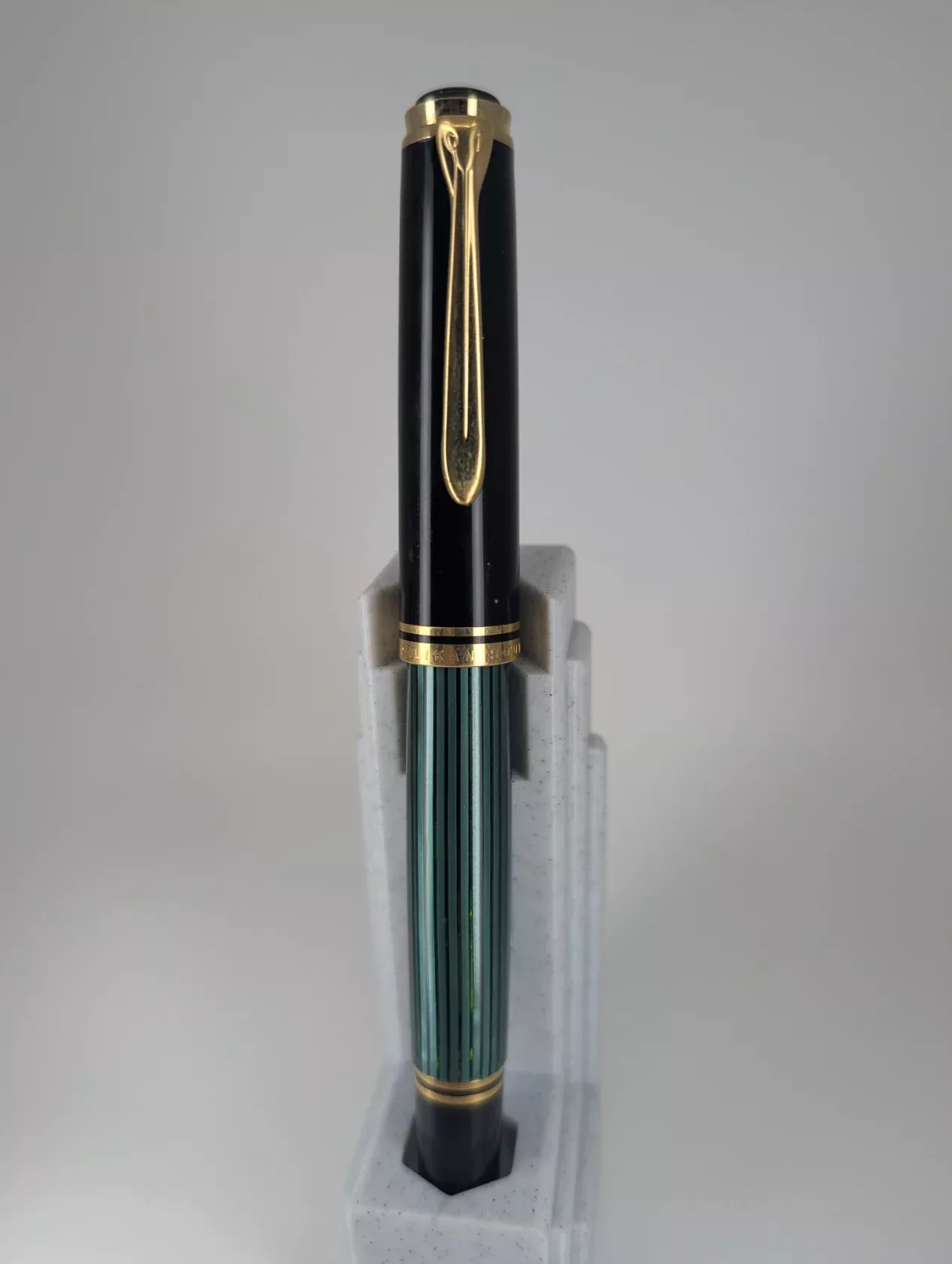 *Consignment* Pelikan M600 Black / Green Fountain Pen Fine Nib