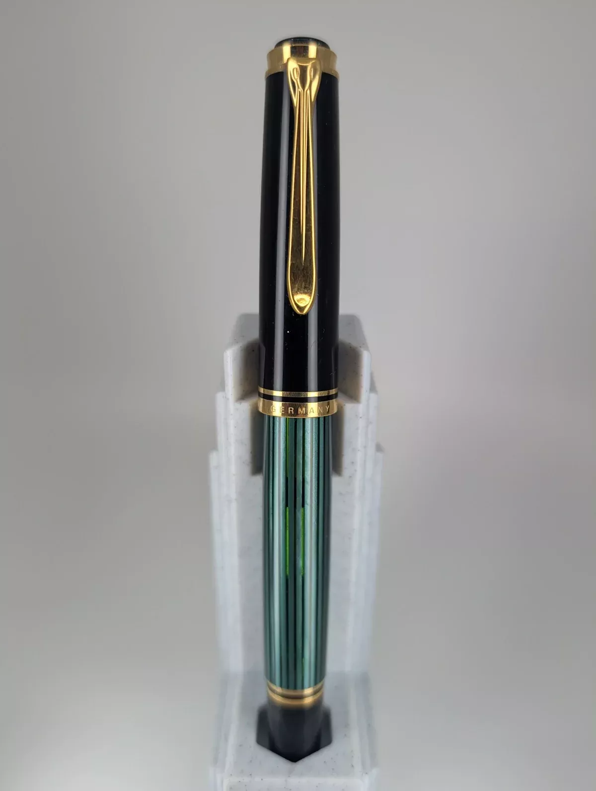 *Consignment* Pelikan Souveran R600 Black/Green Striped Rollerball Pen