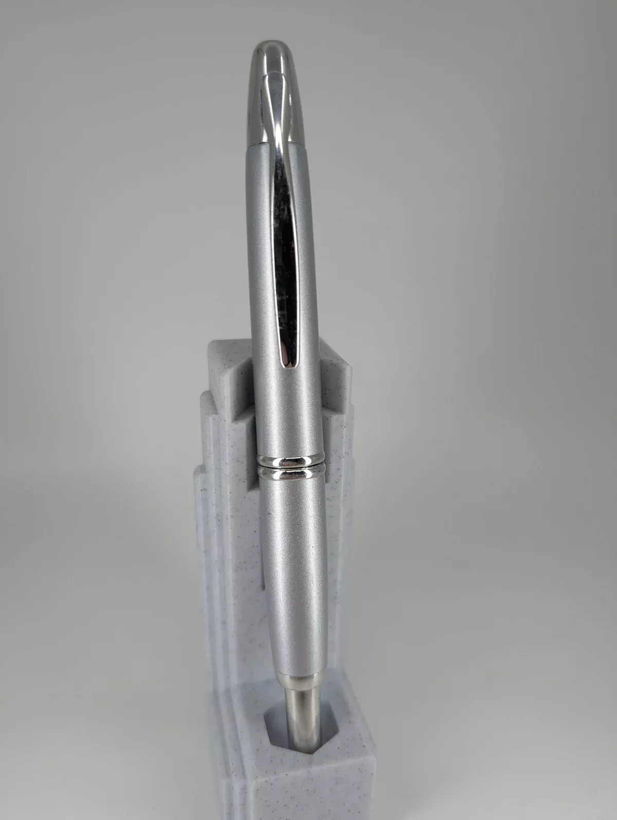 *Consignment* Pilot Vanishing Point Silver Fountain Pen 18k Gold Broad Nib