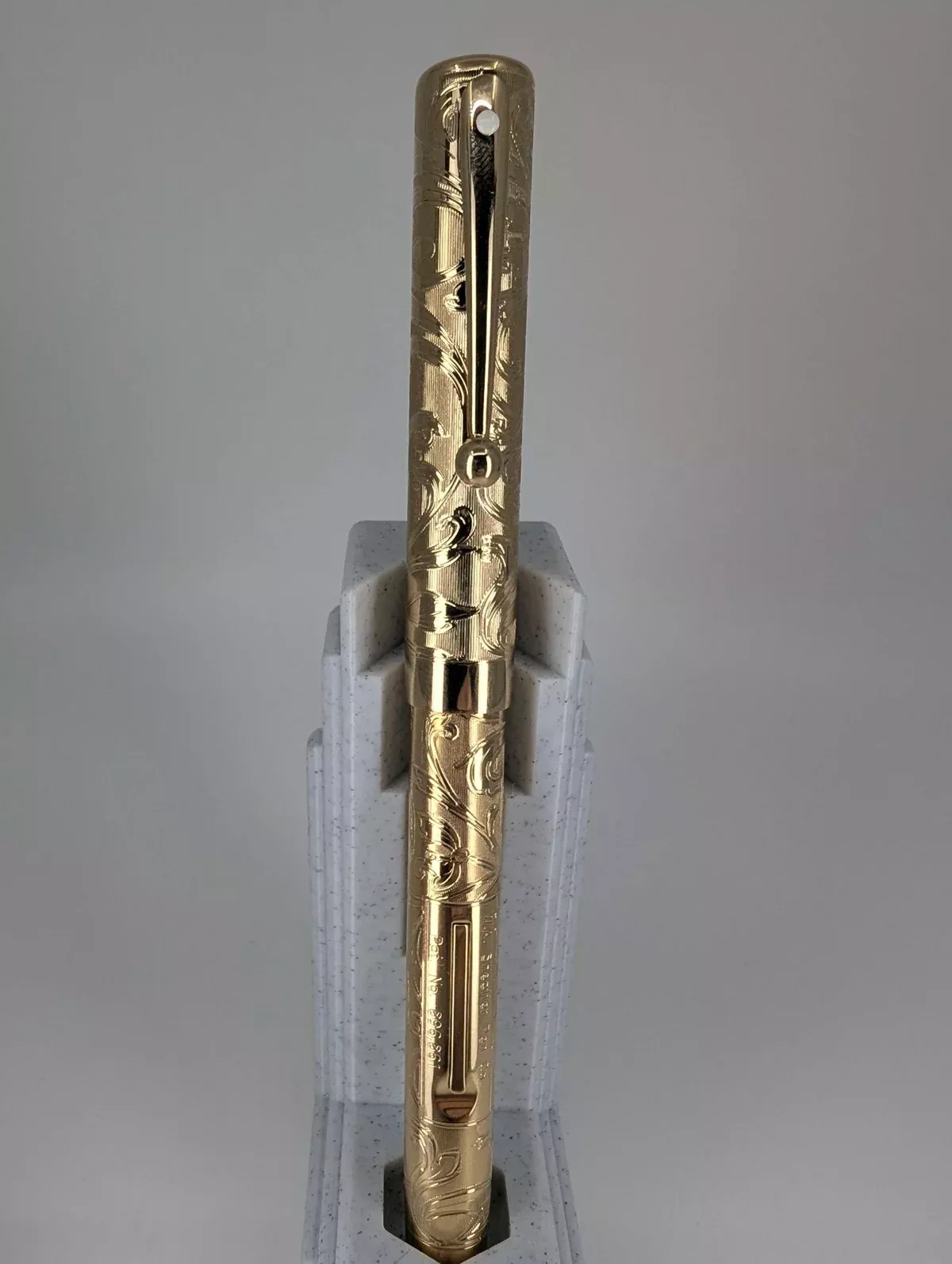 *Consignment* Sheaffer Commemorative Gold Fountain Pen 18k Gold Medium Nib
