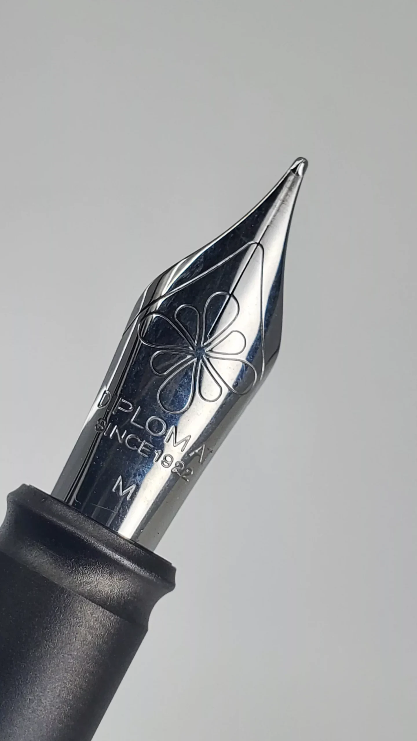 Diplomat Aero Fountain Pen Medium Nib