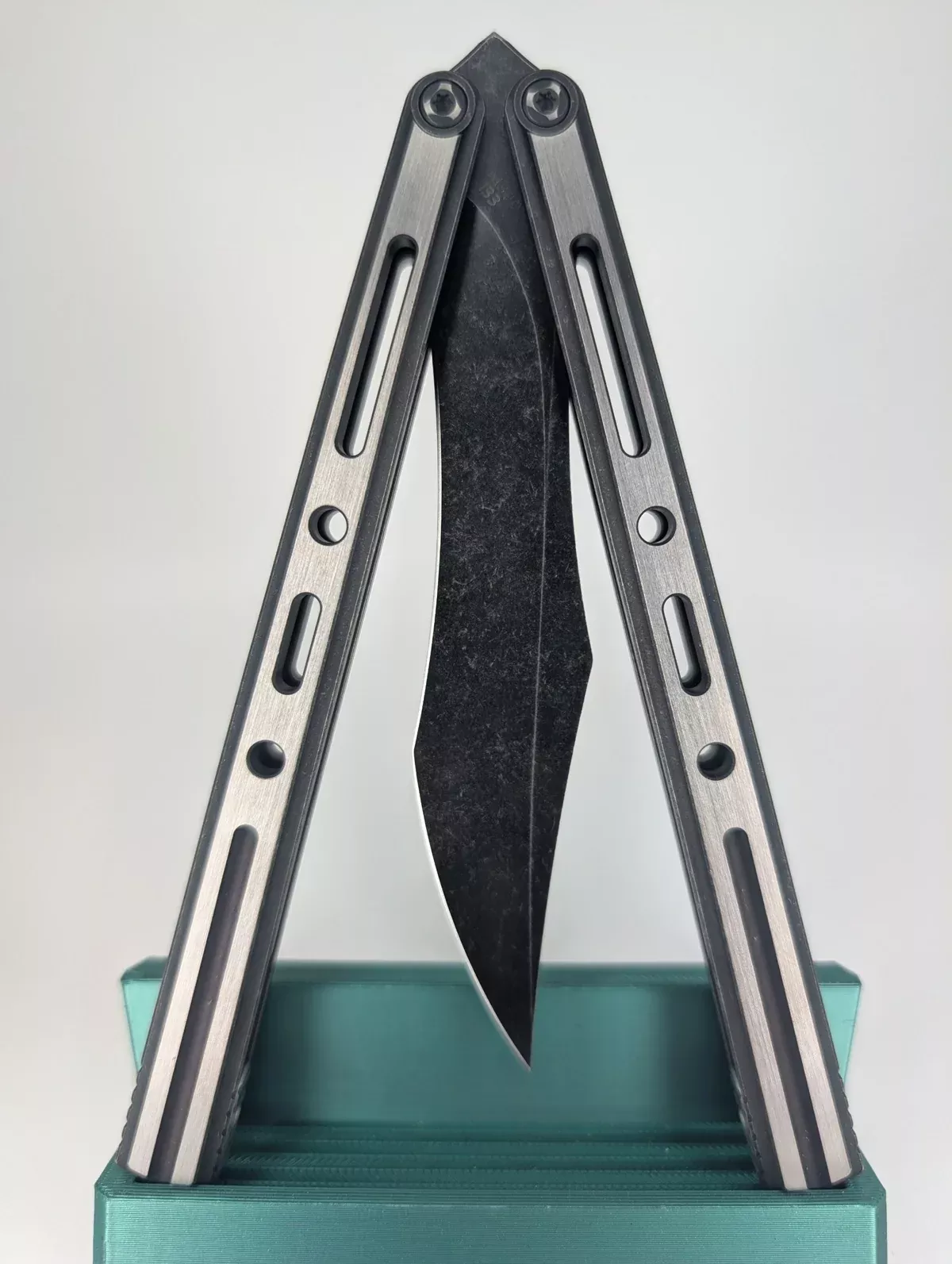 Poikilo PM3 S2 2-Tone Dark Stonewash Live Blade Balisong