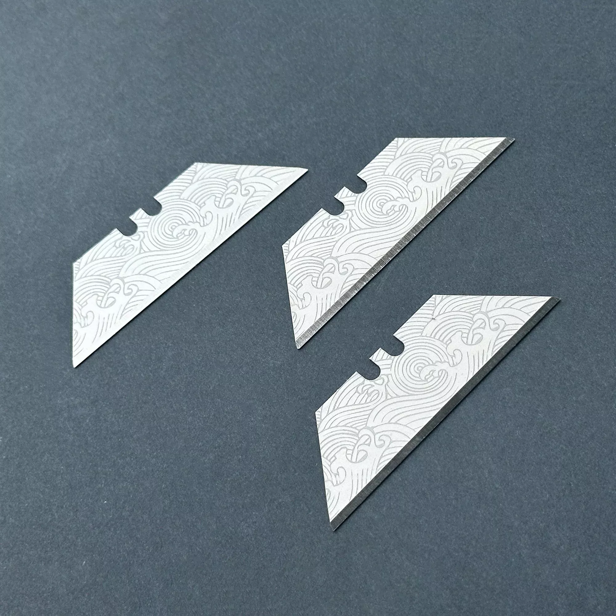 Stinger Laser Engraved Utility Razor Blades, Utility Knife Blades Replacement -Silver Ocean Wave Style (Trapezoid 3 pcs – Silver)