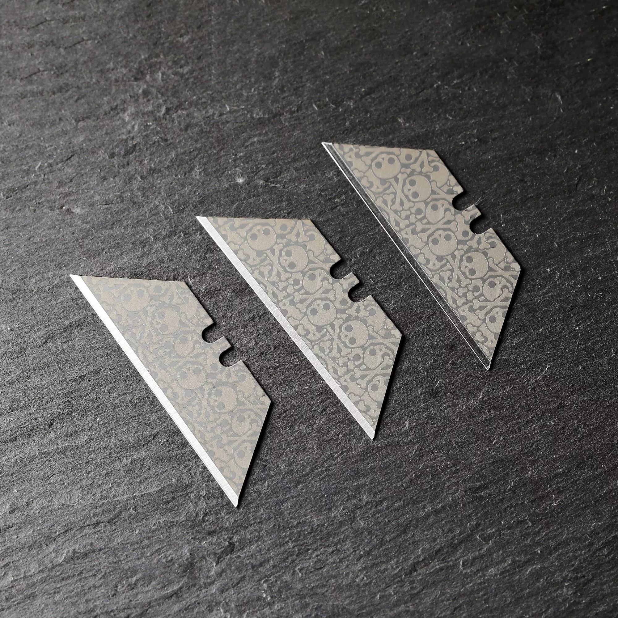 Stinger Laser Engraved Utility Razor Blades, Utility Knife Blades Replacement – Stinger SKULL (Trapezoid 3 pcs – Silver)