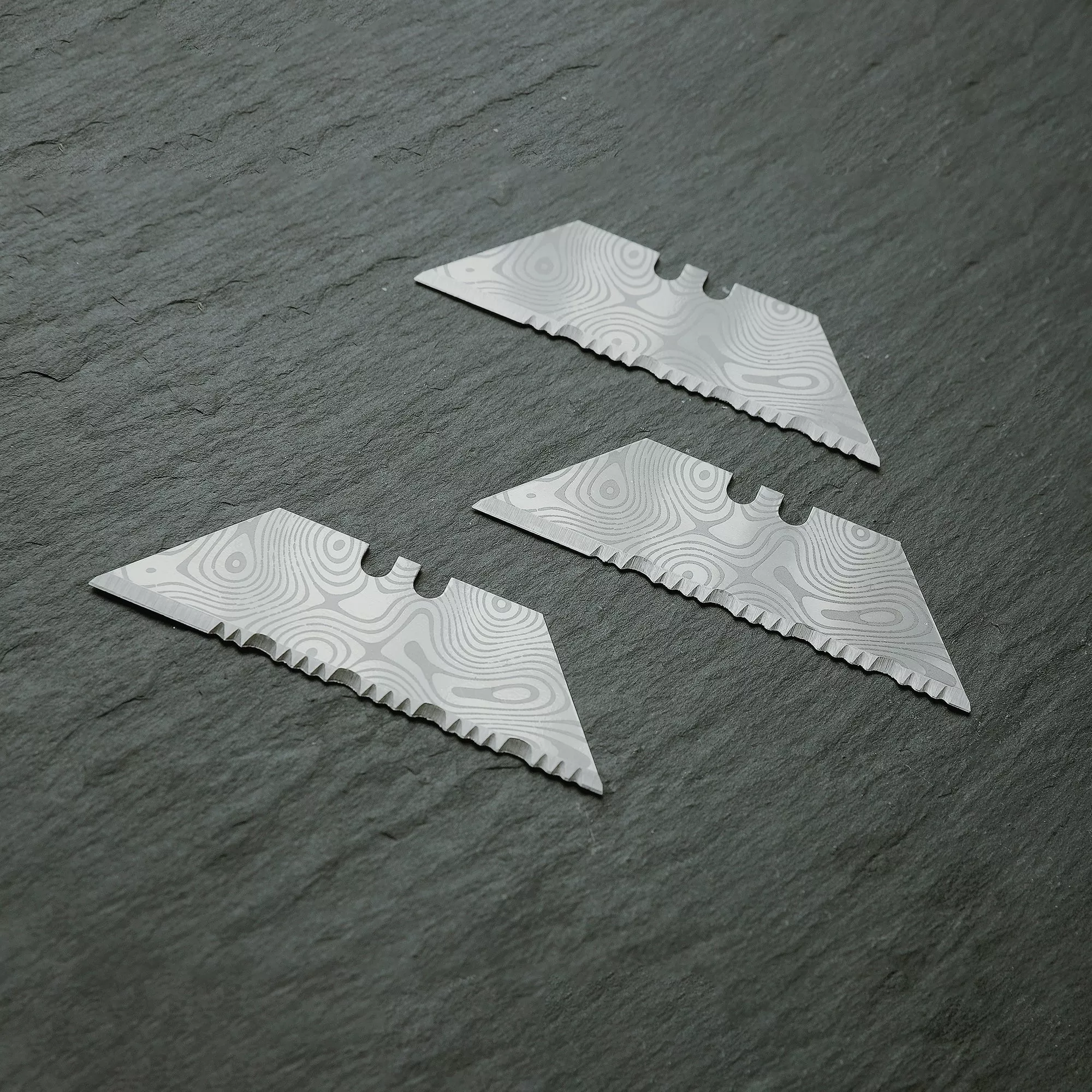 Stinger P01 Partially Serrated Utility Blade Replacement – Laser Engraved Silver Damascus Style (10 pcs)